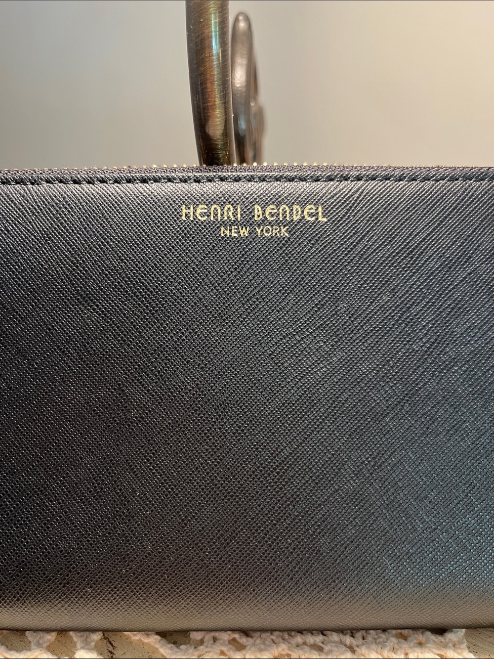 Henri Bendel Black Saffiano Leather Long Wallet Bright Gold Zip Closure Gorgeous - Picture 3 of 10